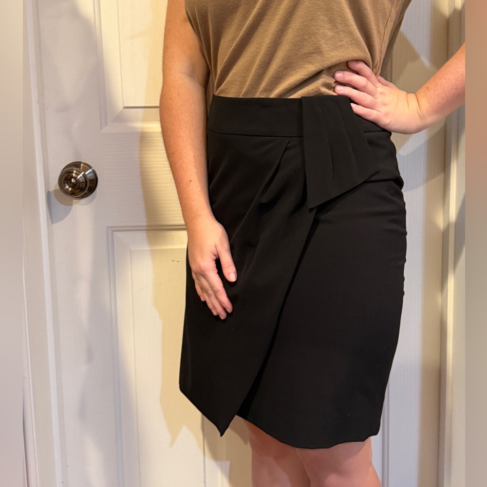 Women’s White House Black Market Black Pencil Skirt. Size 4. - Picture 2 of 13